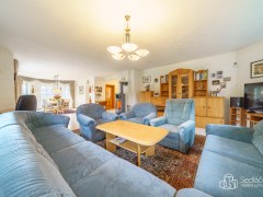 Rodinná vila s velkorysou dispozicí, garáží na tři auta  a pozemkem 4 069 m² – Loket – fotografie 7