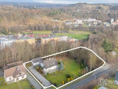 Rodinná vila s velkorysou dispozicí, garáží na tři auta  a pozemkem 4 069 m² – Loket – fotografie 28