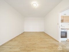 Prodej bytu 1+1 se zaskleným balkonem, 41 m² – Sokolov, ul. Švabinského – fotografie 9
