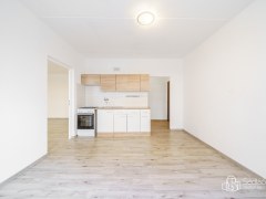 Prodej bytu 1+1 se zaskleným balkonem, 41 m² – Sokolov, ul. Švabinského – fotografie 6