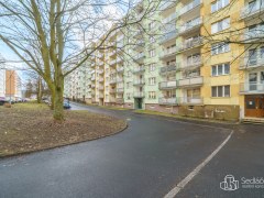 Prodej bytu 1+1 se zaskleným balkonem, 41 m² – Sokolov, ul. Švabinského – fotografie 1