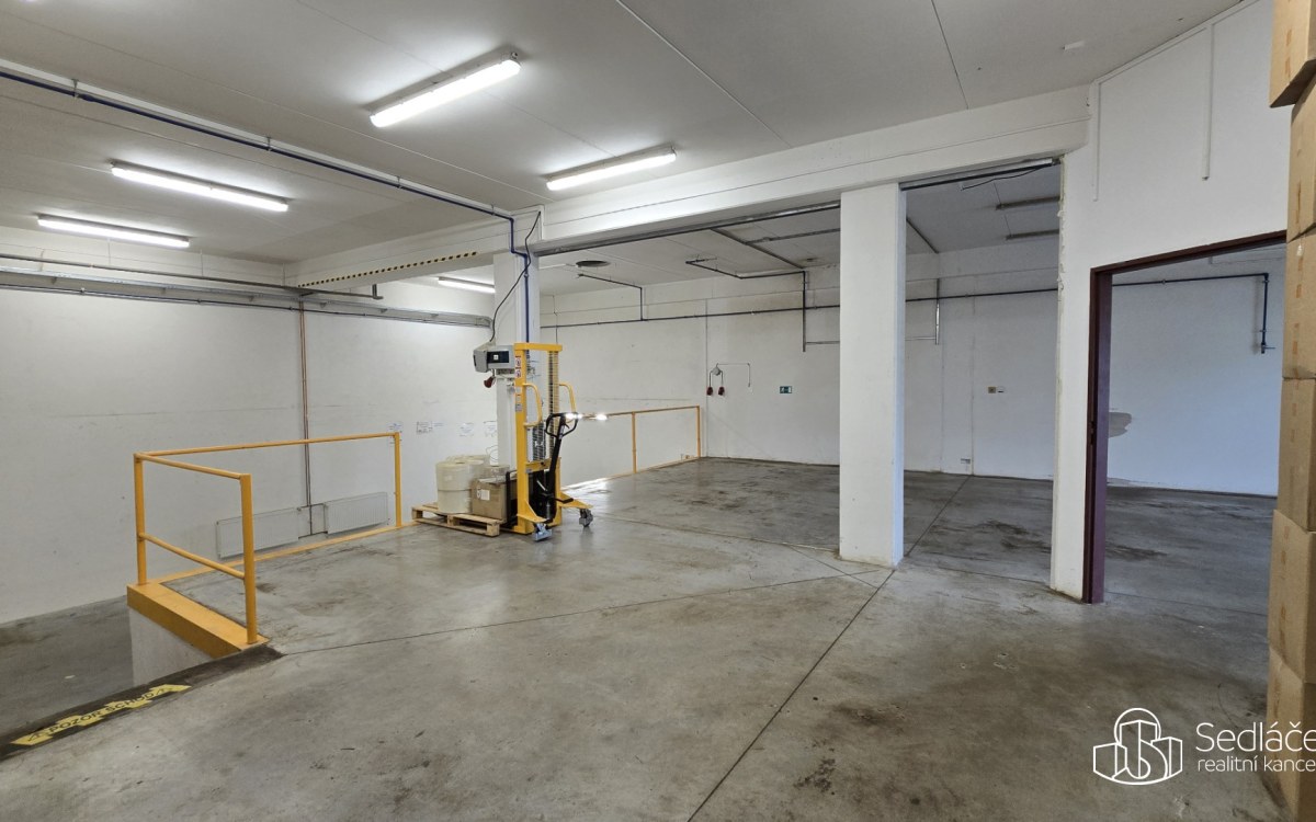 Variabilní skladové a výrobní prostory 876 m², Sokolov  – fotografie 1