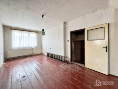 Rodinný dům k rekonstrukci se slunnou zahradou v Oloví – fotografie 12