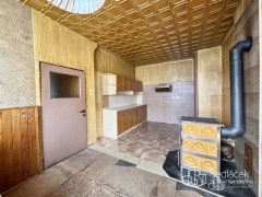 Rodinný dům k rekonstrukci se slunnou zahradou v Oloví – fotografie 16