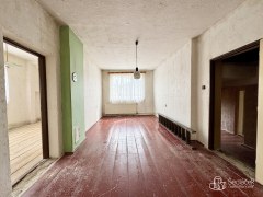 Rodinný dům k rekonstrukci se slunnou zahradou v Oloví – fotografie 11