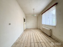 Rodinný dům k rekonstrukci se slunnou zahradou v Oloví – fotografie 13