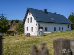 Dům na polosamotě u lesa – ideální pro rekreaci i investici – fotografie 3