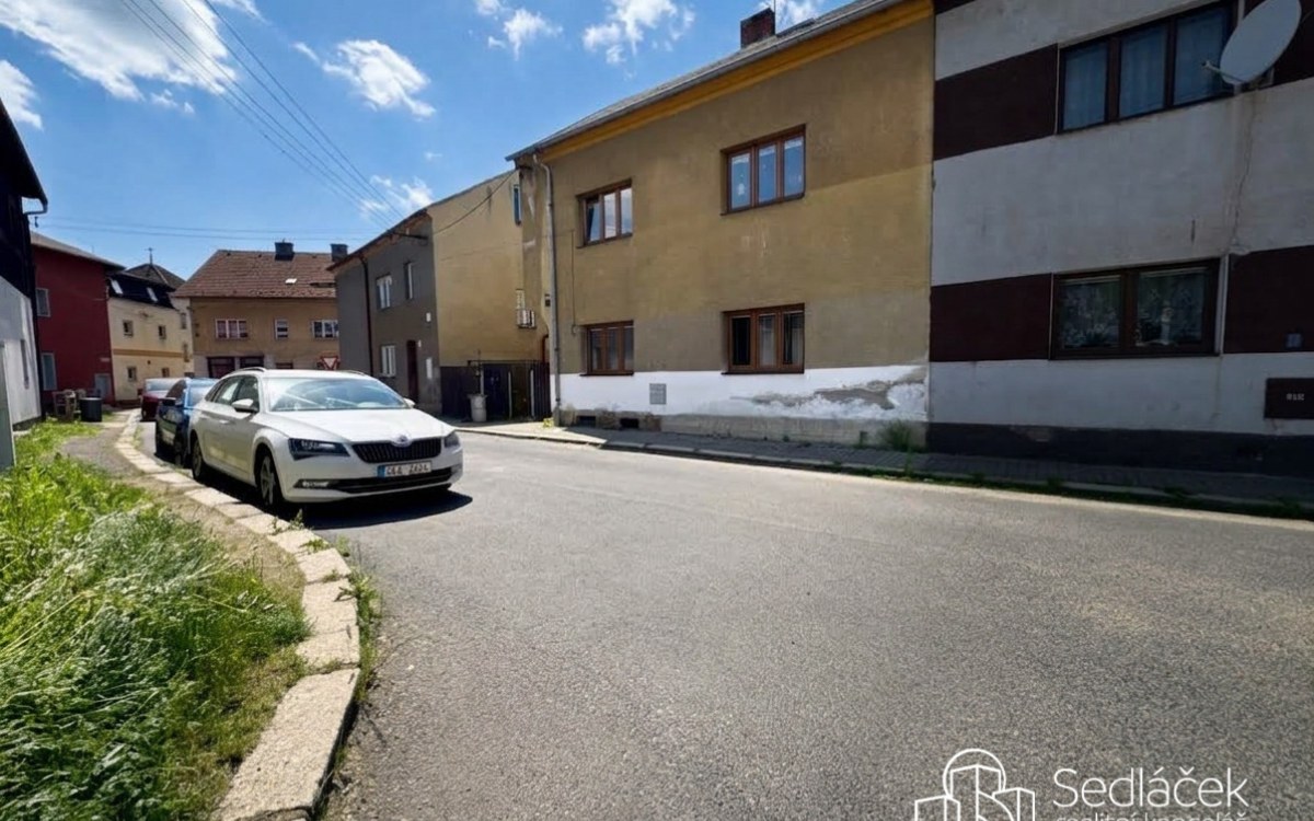 Řadový dům se dvěma byty a půdou k vestavbě, Svatava – fotografie 1