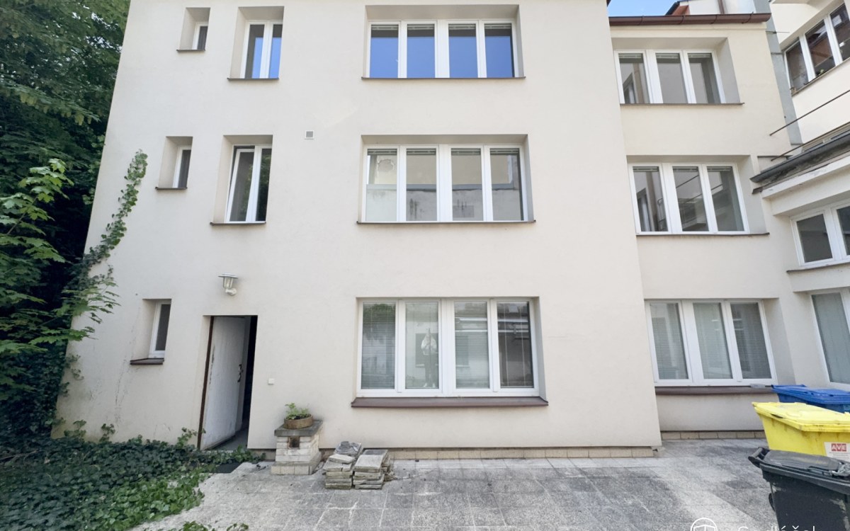 Pronájem komerčního prostoru,Dr. Davida Bechera, Karlovy Vary – fotografie 1