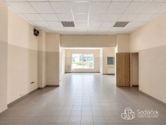 Pronájem obchodního prostoru 85 m² s výlohou, Nádražní, Sokolov – fotografie 1
