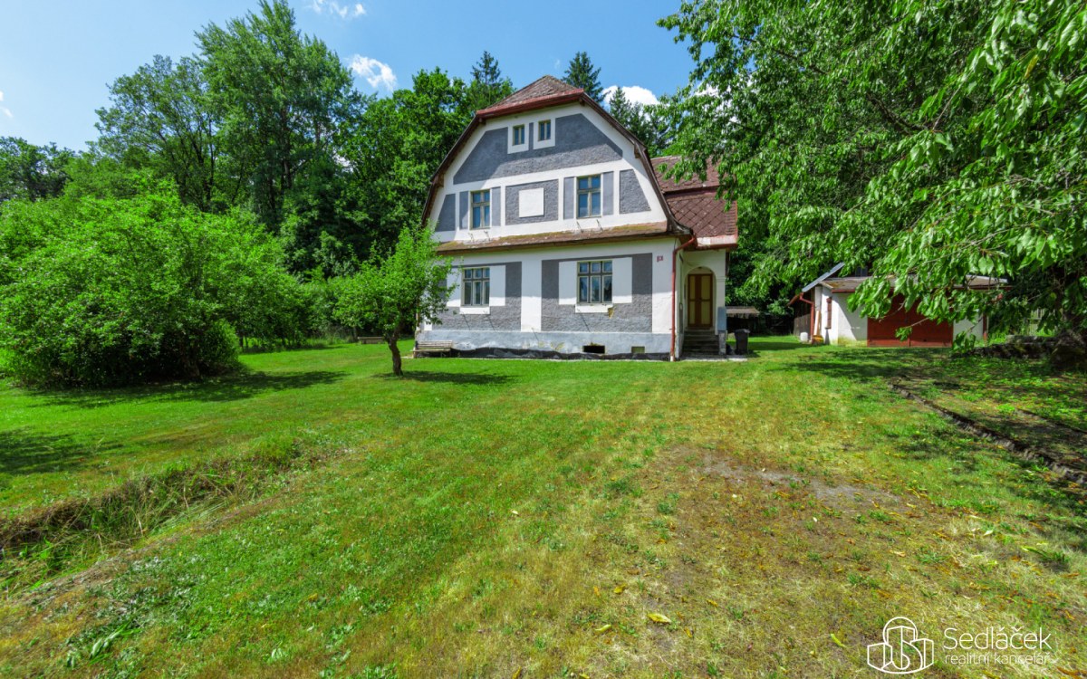 Rodinný dům se započatou rekonstrukcí a pozemkem 1 183 m², Lipová – Doubrava. – fotografie 1