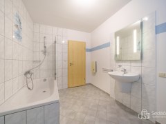 RD po kompletní rekonstrukci v Oloví se zahradou 2 218 m2 . – fotografie 9