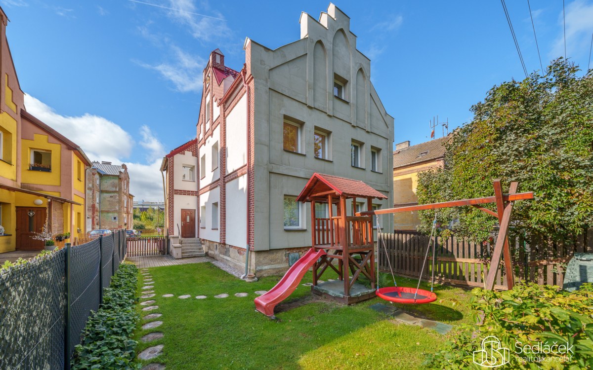 Dva rodinné domy se čtyřmi byty a garáží – Svatava – fotografie 1