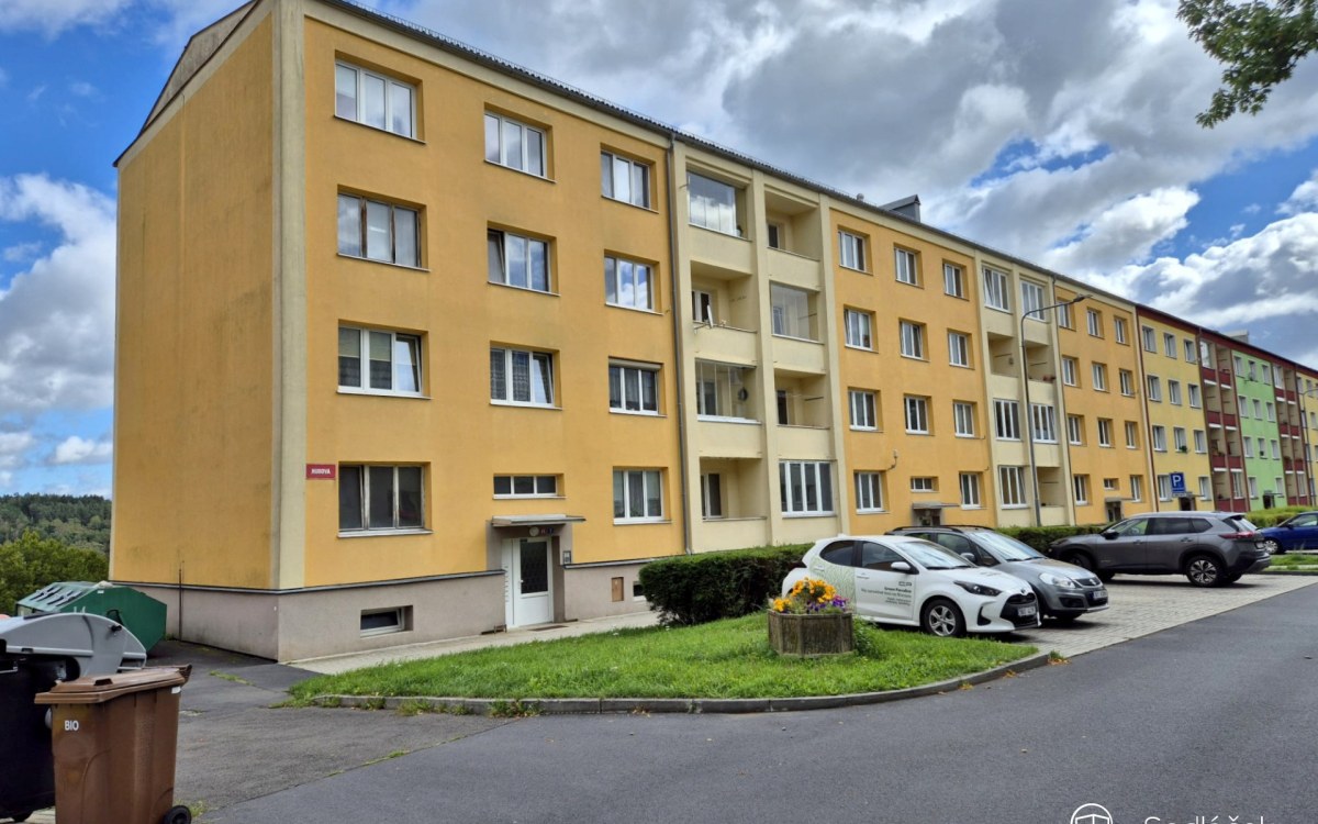 Prodej bytu 1+1 39 m², Nová Role, ul. Husova – fotografie 1