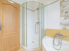 Rodinný dům 3+kk v Chranišově s  pergolou a krytým stáním na auta. – fotografie 16