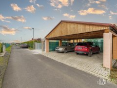 Rodinný dům 3+kk v Chranišově s  pergolou a krytým stáním na auta. – fotografie 7