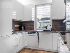 Rodinný dům 3+kk v Chranišově s  pergolou a krytým stáním na auta. – fotografie 9