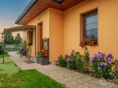 Rodinný dům 3+kk v Chranišově s  pergolou a krytým stáním na auta. – fotografie 25